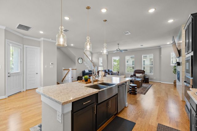 4004 Centre Meadow Way, Houston, TX 77043