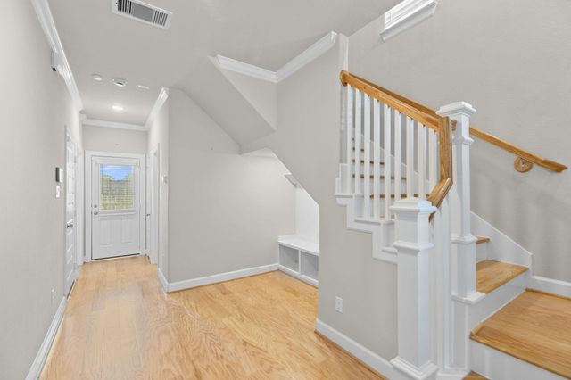 4004 Centre Meadow Way, Houston, TX 77043
