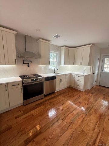 18 Sportsmans Avenue, Freeport, NY 11520