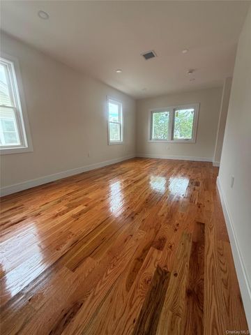 18 Sportsmans Avenue, Freeport, NY 11520