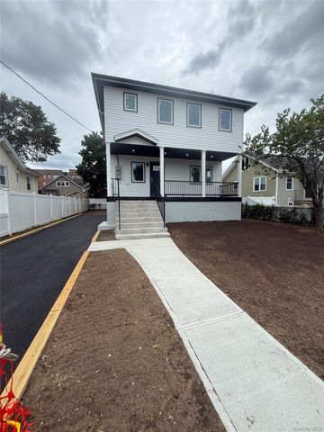 18 Sportsmans Avenue, Freeport, NY 11520