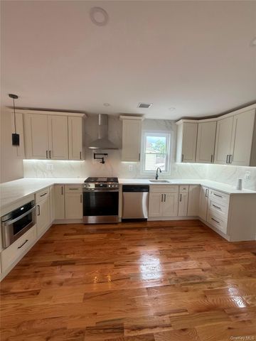 18 Sportsmans Avenue, Freeport, NY 11520