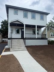 18 Sportsmans Avenue, Freeport, NY 11520