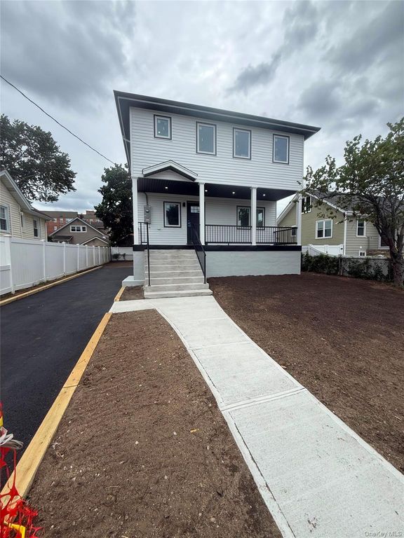 18 Sportsmans Avenue, Freeport, NY 11520 — photo 3