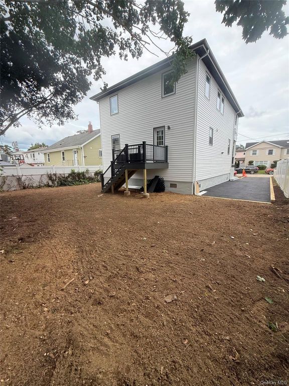 18 Sportsmans Avenue, Freeport, NY 11520 — photo 4