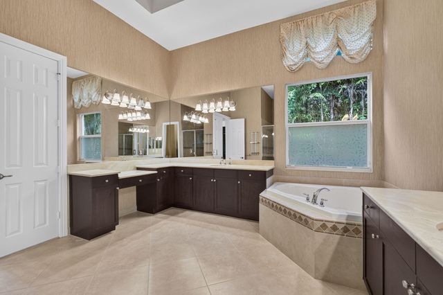 11117 Lynwood Palm Way, Palm Beach Gardens, FL 33412