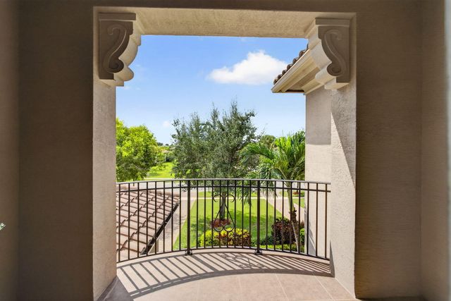 11117 Lynwood Palm Way, Palm Beach Gardens, FL 33412