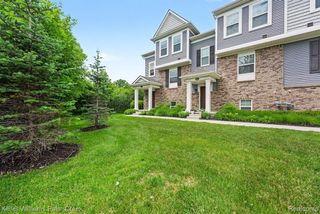 4923 Treeside Lane, Troy, MI 48098