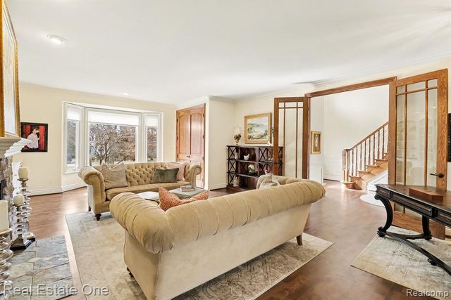 960 Hill Hollow Lane, Milford, MI 48381