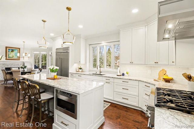 960 Hill Hollow Lane, Milford, MI 48381