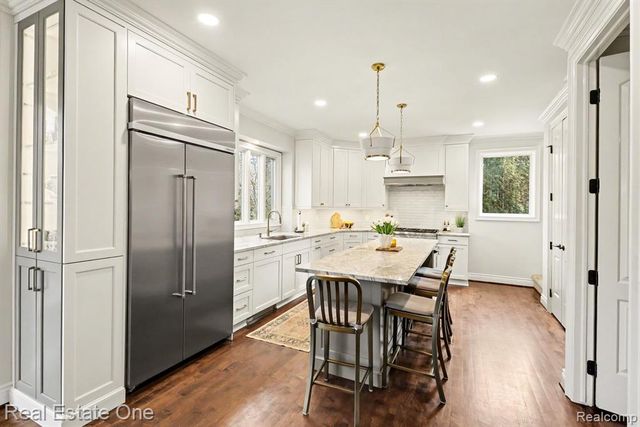 960 Hill Hollow Lane, Milford, MI 48381