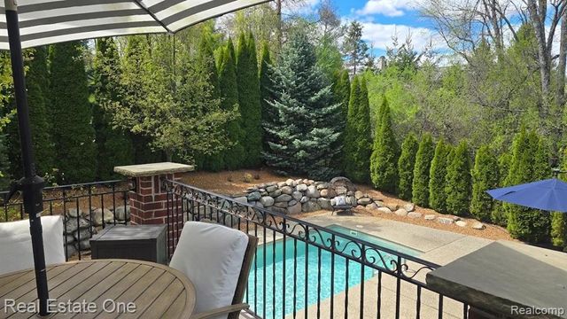 960 Hill Hollow Lane, Milford, MI 48381
