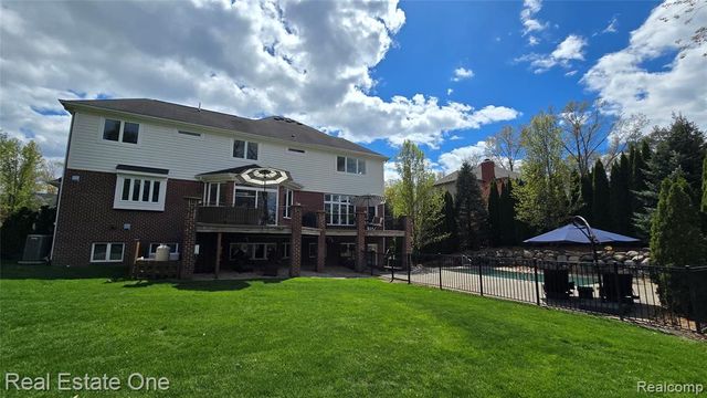 960 Hill Hollow Lane, Milford, MI 48381