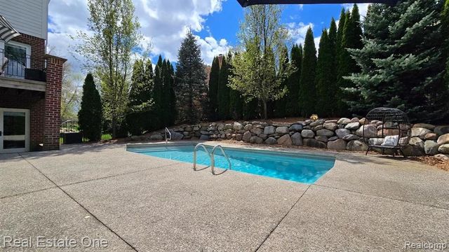 960 Hill Hollow Lane, Milford, MI 48381