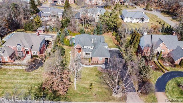 960 Hill Hollow Lane, Milford, MI 48381