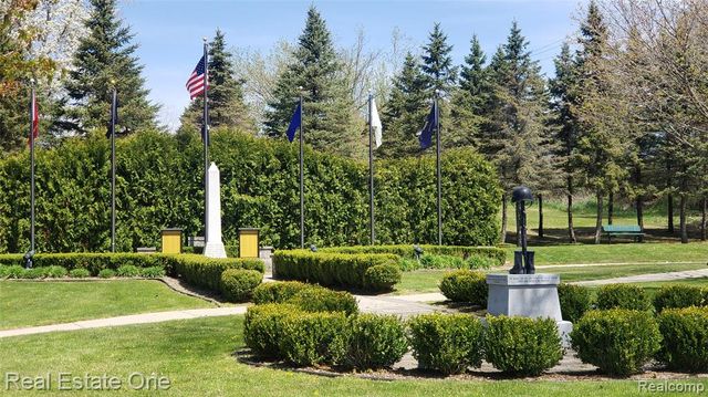 960 Hill Hollow Lane, Milford, MI 48381