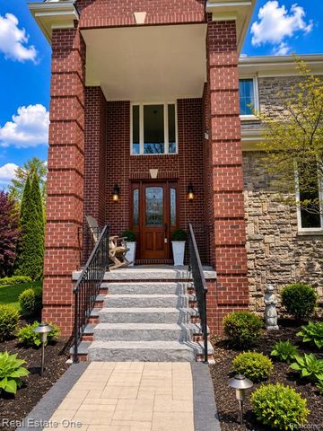 960 Hill Hollow Lane, Milford, MI 48381