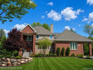 960 Hill Hollow Lane, Milford, MI 48381