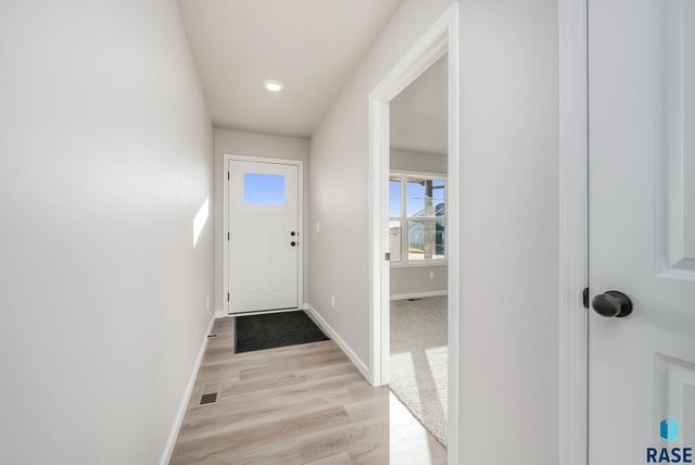 2805 S Copper Creek Ave Avenue, Sioux Falls, SD 57110