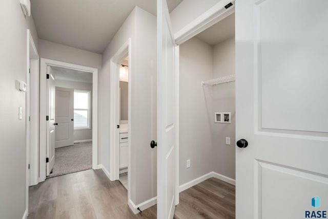 2805 S Copper Creek Ave Avenue, Sioux Falls, SD 57110