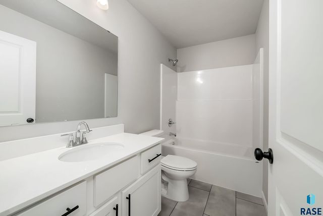 2805 S Copper Creek Ave Avenue, Sioux Falls, SD 57110