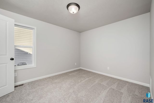 2805 S Copper Creek Ave Avenue, Sioux Falls, SD 57110