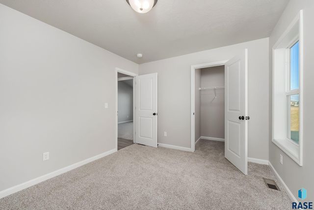 2805 S Copper Creek Ave Avenue, Sioux Falls, SD 57110