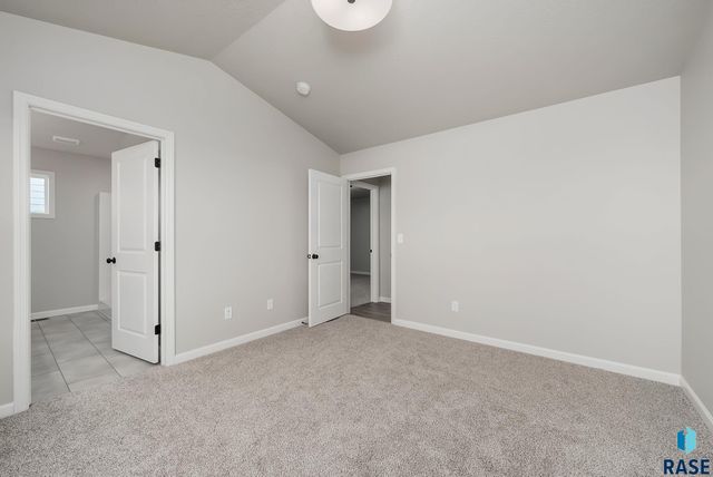 2805 S Copper Creek Ave Avenue, Sioux Falls, SD 57110