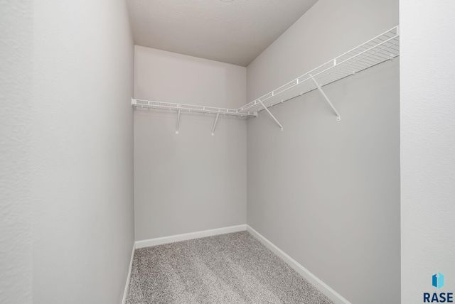 2805 S Copper Creek Ave Avenue, Sioux Falls, SD 57110