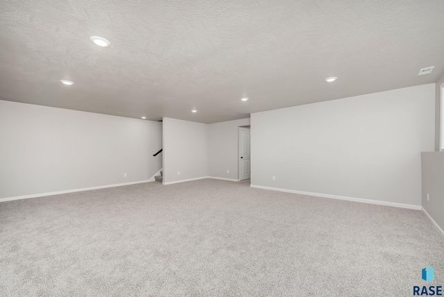 2805 S Copper Creek Ave Avenue, Sioux Falls, SD 57110