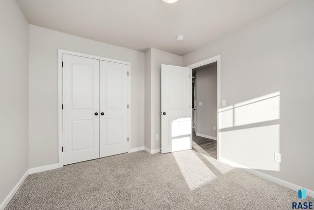 2805 S Copper Creek Ave Avenue, Sioux Falls, SD 57110