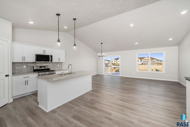 2805 S Copper Creek Ave Avenue, Sioux Falls, SD 57110