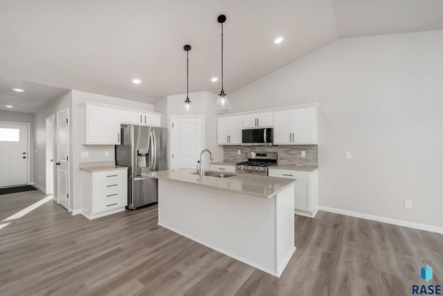 2805 S Copper Creek Ave Avenue, Sioux Falls, SD 57110