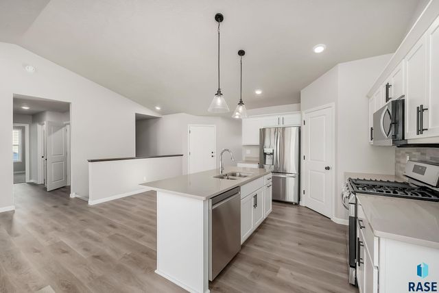 2805 S Copper Creek Ave Avenue, Sioux Falls, SD 57110