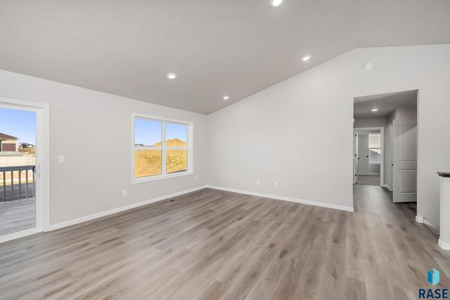 2805 S Copper Creek Ave Avenue, Sioux Falls, SD 57110