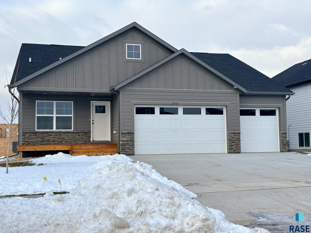2805 S Copper Creek Ave Avenue, Sioux Falls, SD 57110
