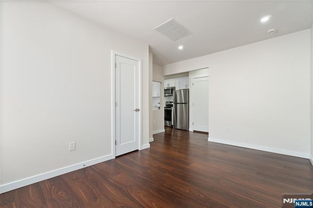 826 George Street 2nd Floor, Plainfield, NJ 07062