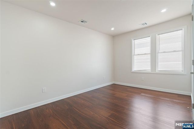 826 George Street 2nd Floor, Plainfield, NJ 07062