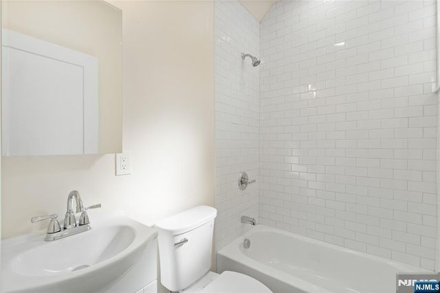 826 George Street 2nd Floor, Plainfield, NJ 07062