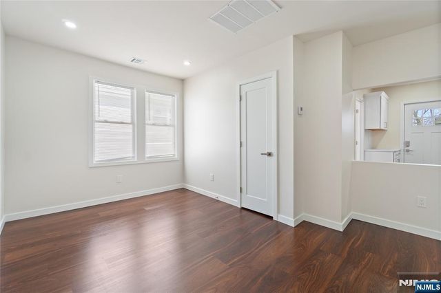 826 George Street 2nd Floor, Plainfield, NJ 07062