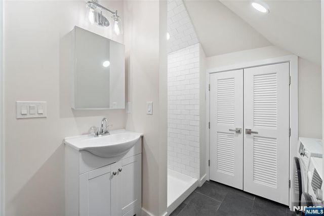 826 George Street 2nd Floor, Plainfield, NJ 07062