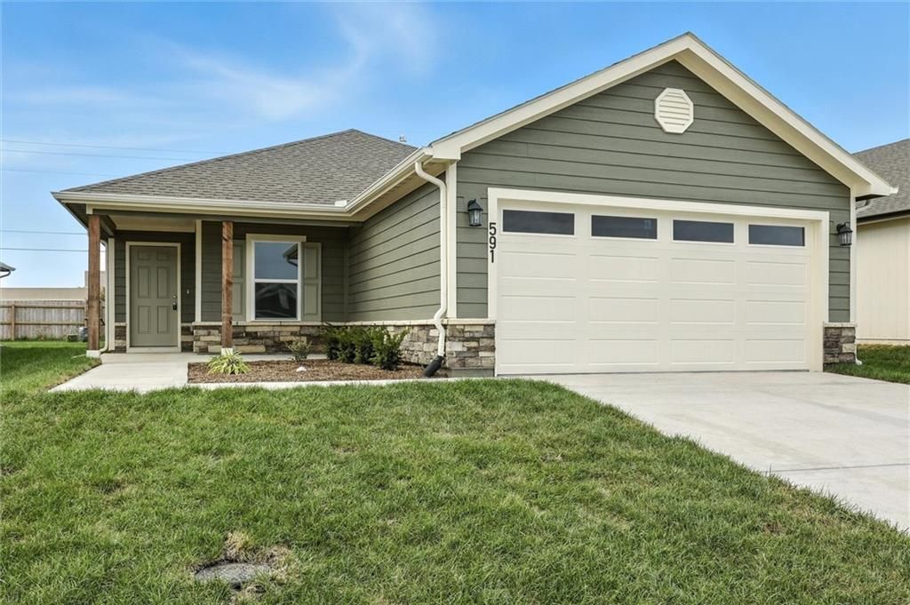 20391 W 194th Terrace, Spring Hill, KS 66083