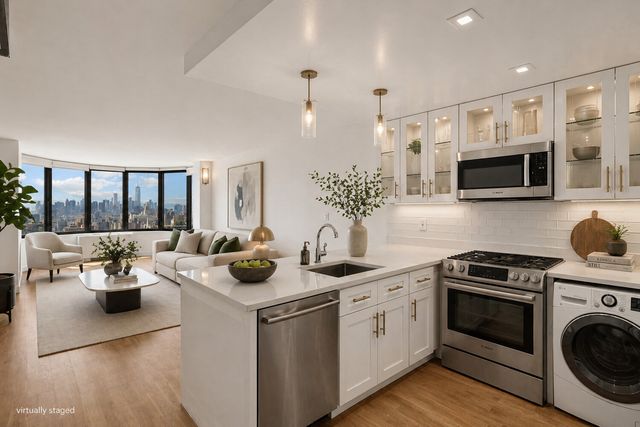 330 E 38th St Apt 43P, New York City, NY 10016