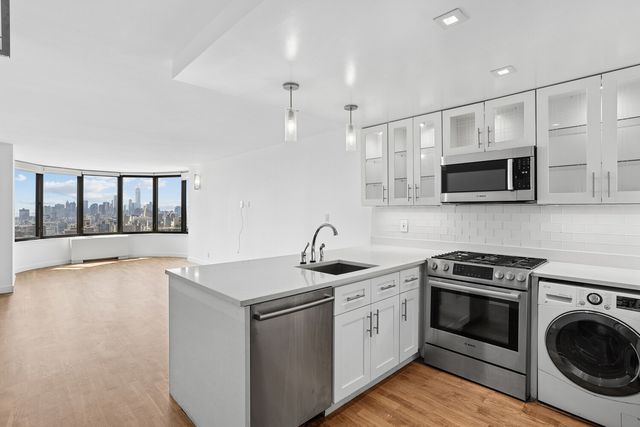 330 E 38th St Apt 43P, New York City, NY 10016