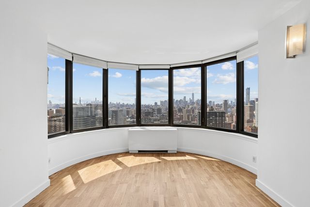 330 E 38th St Apt 43P, New York City, NY 10016