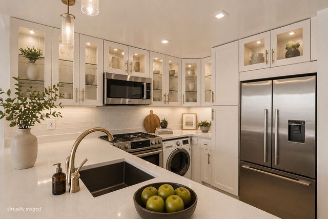 330 E 38th St Apt 43P, New York City, NY 10016