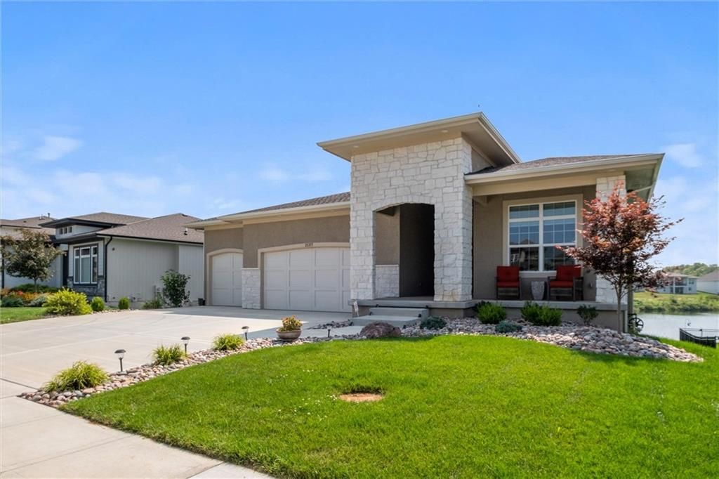 25377 W 92nd Street, Lenexa, KS 66227