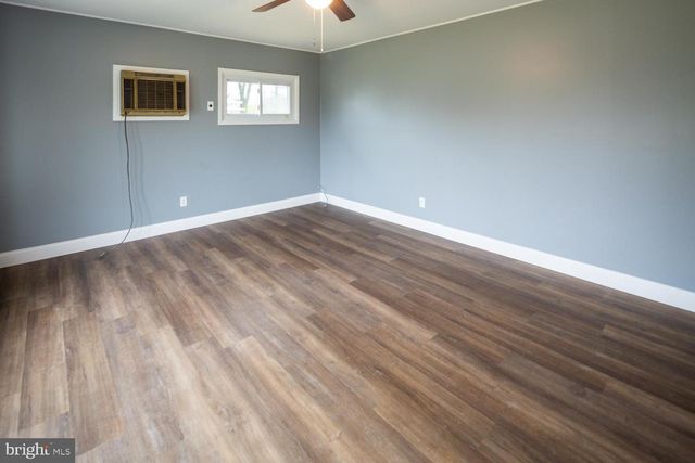 11 CARLISLE RD, Newark, DE 19713