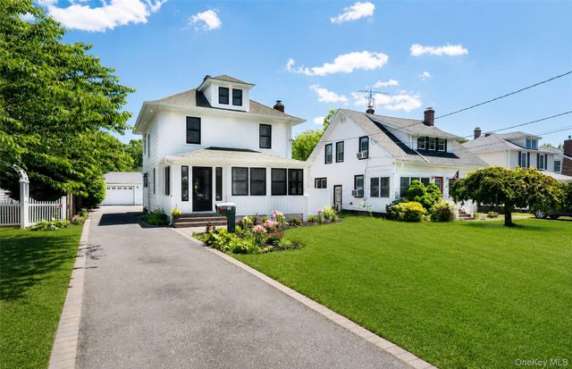 85 Garfield Avenue, Sayville, NY 11782