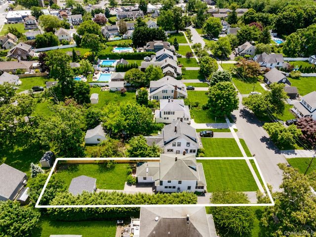85 Garfield Avenue, Sayville, NY 11782
